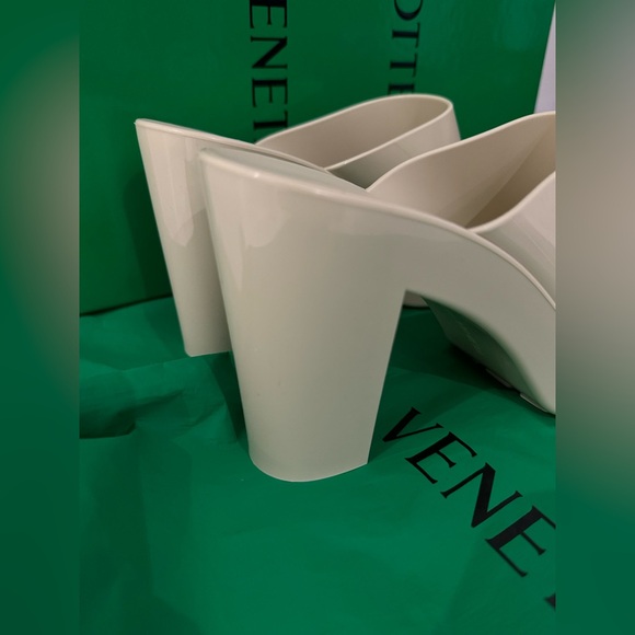 BOTTEGA VENETA
Beige Rubber Heeled Sandals - Picture 9 of 13